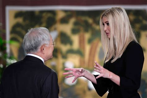 特朗普携女儿女婿与韩国商界领袖进行会面