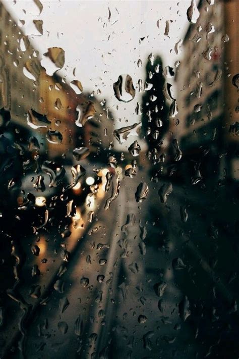 窗外下着雨我又想起你，深思念的心情-楚玉音乐百科