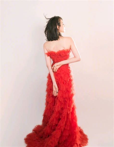 宋茜：裹在红毛裙里柔软妖冶的冷美人