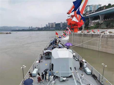 海军退役的166舰停泊在重庆长江边，成了重庆建川博物馆的历史陈列馆_九龙
