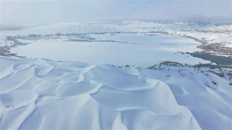新疆博湖沙漠降雪相映成趣_旅游频道_凤凰网