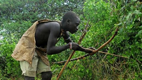 记录非洲土著原始的狩猎生活