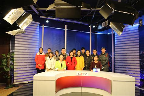 新闻学专业师生做客滁州广播电视台《大家谈》节目