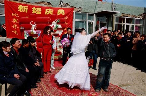 娶新娘子啦，村里人都来观看，贵州铜仁农村普通人家结婚_腾讯视频