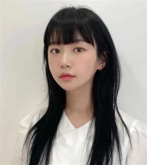 甜美女生头像齐刘海