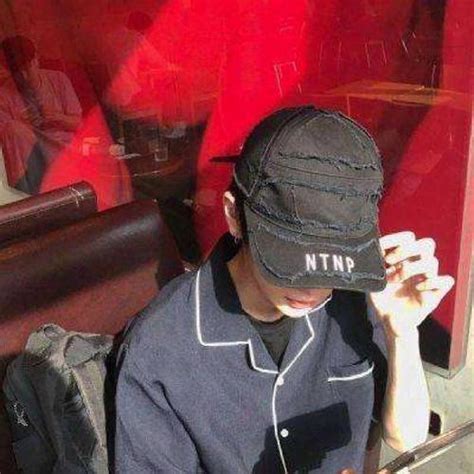 哭泣非主流头像男生