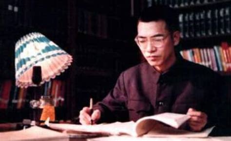 国家的骄傲、民族的脊梁——记住我国著名数学家陈景润！