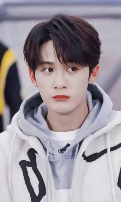 檀健次图片