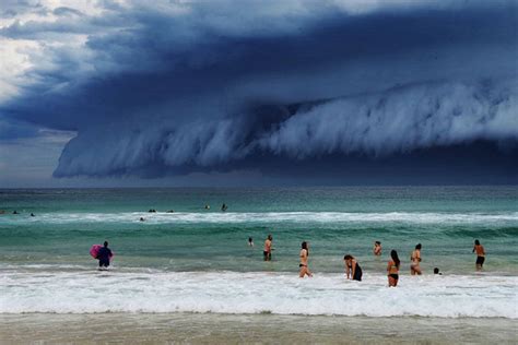 >一场“天上”的海啸 | FOTOMEN