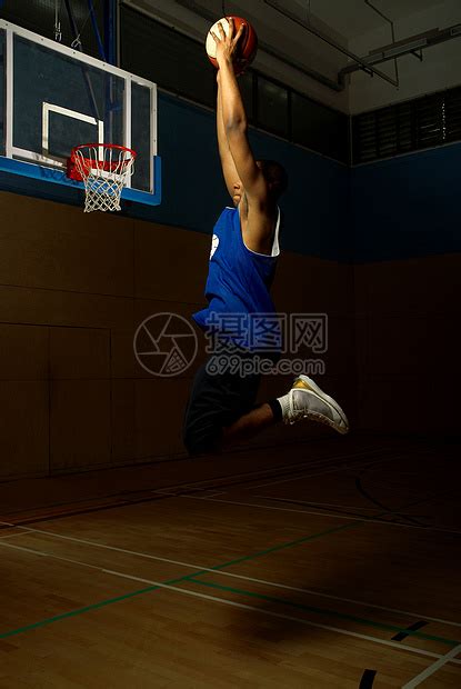 年轻的篮球运动员素材-高清图片-摄影照片-寻图免费打包下载
