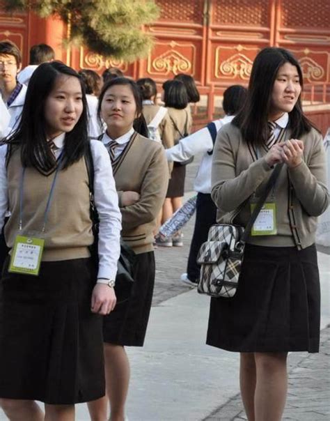 韩国女学生穿韩服体验传统新年_财经_凤凰网