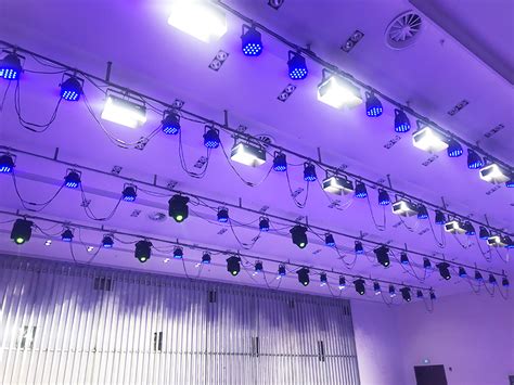 文艺晚会舞台灯光怎么设计-重庆艺中宝电子技术开发有限公司