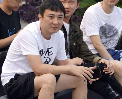 该公司由上海熊猫互娱文化有限公司全资持股，实际控制人为王思聪。