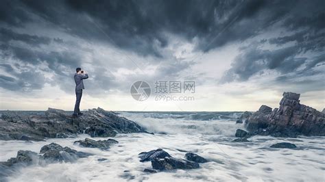 前途一片迷茫的职场人图片素材-正版创意图片401730829-摄图网