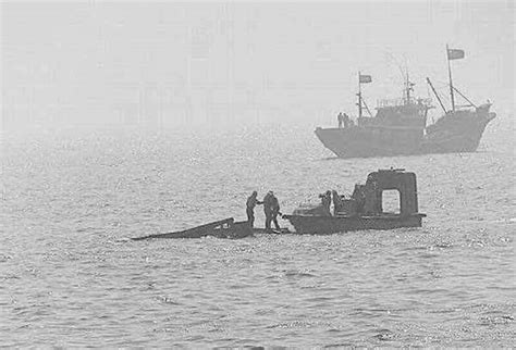 史上最惨痛的潜艇事故,核潜艇在水下沉没,118名官兵全部遇难|核潜艇|潜艇|库尔斯克_新浪新闻