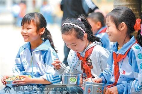 聚焦中小学生营养餐：人均粮食浪费量接近二两|界面新闻 · 中国