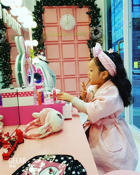 从小就让孩子化妆？韩国推出儿童美容化妆店引发争议！|美容院|价值观|儿童_新浪新闻