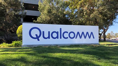Qualcomm高通logo设计，直接以英文品牌名称为主体重点突出了Q字母。_空灵LOGO设计公司