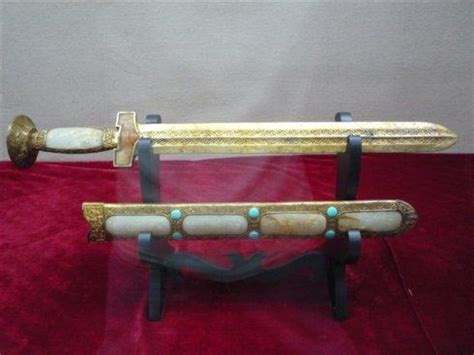 《三国演义》中刘备的“雌雄双股剑”，在历史中到底是什么？_兵器_我国_钢矛
