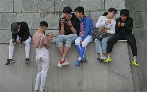 小学生、初中生还是高中生，应该佩戴手机吗？