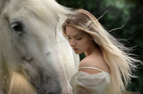Beautiful woman riding horse in forest | High-Quality Beauty & Fashion ...