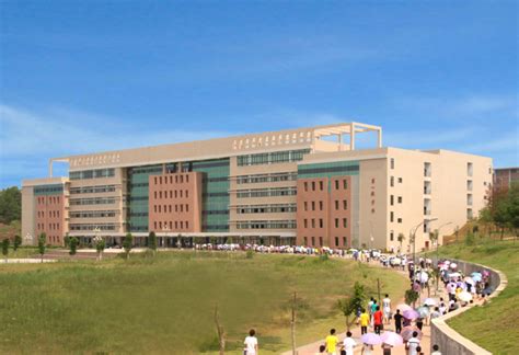 黄金校区大门-赣南医学院-Gannan Medical University