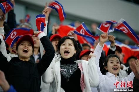 时隔13年 朝鲜美女拉拉队抵韩_凤凰体育