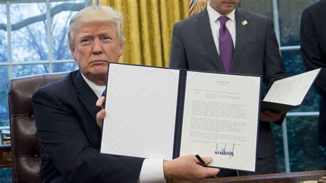 特朗普签署第一份总统令：正式退出TPP