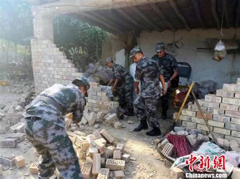 新疆精河6.6级地震致32人受伤 千所房屋倒塌受损(图) - 国内动态 - 华声新闻 - 华声在线