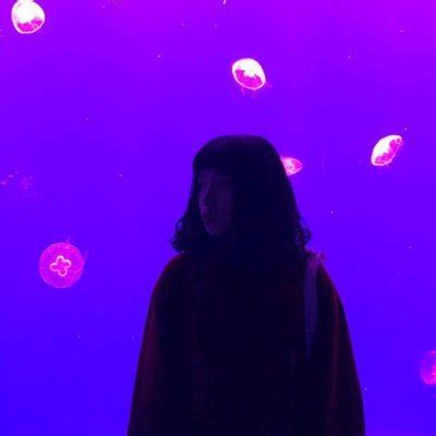 荧光紫色非主流头像
