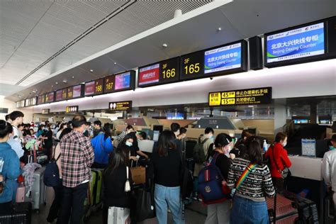 又创新高！五一假期成都航空枢纽送客逾100万人次，日均近7000人次出入境_四川在线