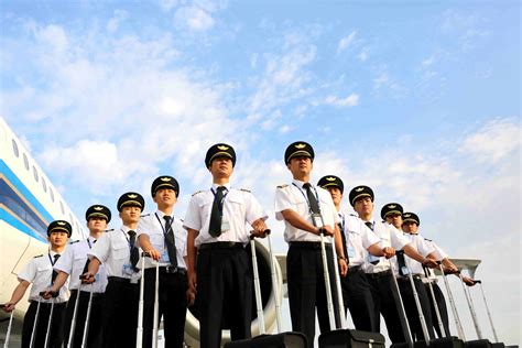 致敬《中国机长》，做最专业的航空人！ - 查看文章-广西蓝天航空职业学院