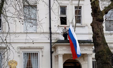 外交官遭驱逐 俄驻英大使馆降旗 - 国际视野 - 华声新闻 - 华声在线