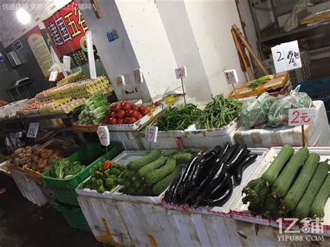 留守农妇拉着板车进县城卖菜 自家的原生态蔬菜腊肉受欢迎-搜狐大视野-搜狐新闻