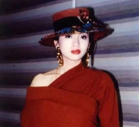 梅艳芳怎么死的 2003年梅艳芳因宫颈癌去世，葬礼上，80岁的母亲却开心的像个孩子 | 说明书网