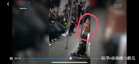 地铁上看见孕妇应该让座吗?