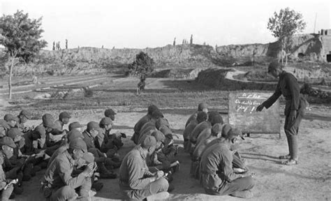 在大青山的八路军战士-中国抗日战争-图片