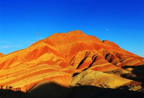 丹霞地貌是发育于中上、白垩系红色砂砾岩地层中|白垩|砂砾|丹霞地貌_新浪新闻