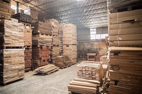 首单运贸一体化进口木材抵达武汉阳逻港-木业网