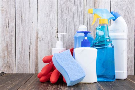 家庭清洁用品海绵和化学品瓶橡胶手套毛巾和洗涤高清图片下载-正版图片505005487-摄图网