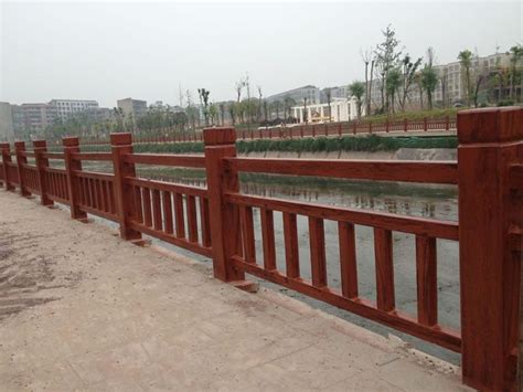 水泥仿木栏杆的装涂工艺技术_济南开拓园林景观工程有限公司