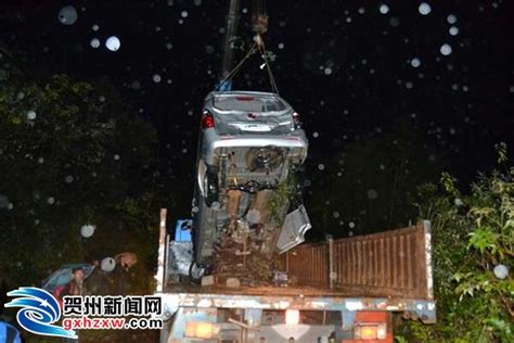 无证驾驶小车坠入河中 兄妹四人幸免于难_贺州新闻_贺州新闻网