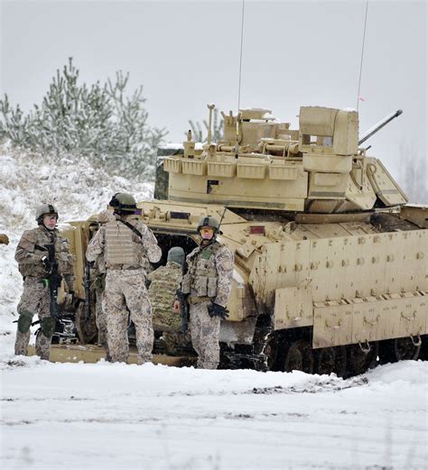 白俄罗斯国防部：北约增兵边境是在为开战做全面准备_凤凰网