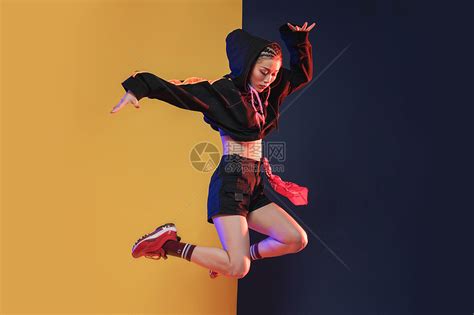 甜美女生街舞头像