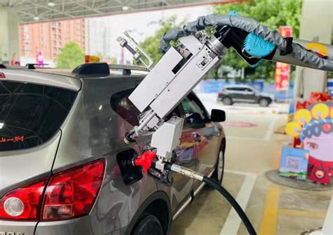 中国石油首款应用型智能加油机器人 在河南销售公司“上岗”_手机新浪网