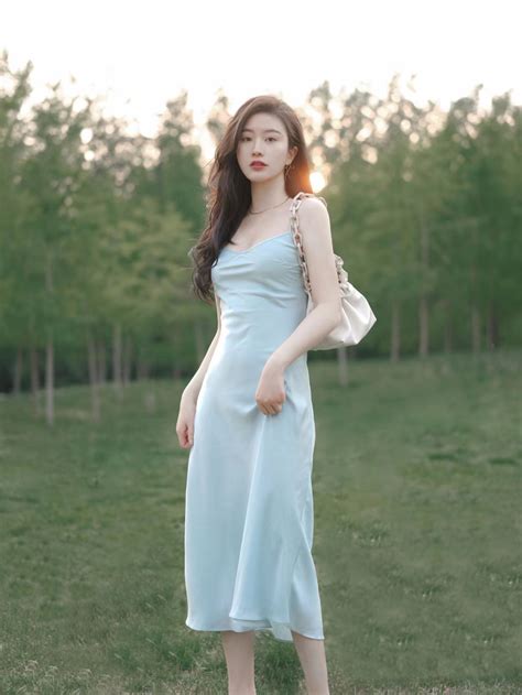 裙子温柔拍照女生头像