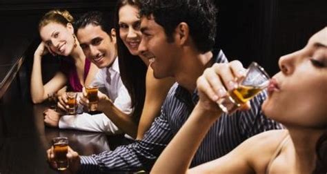 喝酒后的男人和女人有什么不同？-女人醉酒后和男人醉酒后有什么不同？情感方面