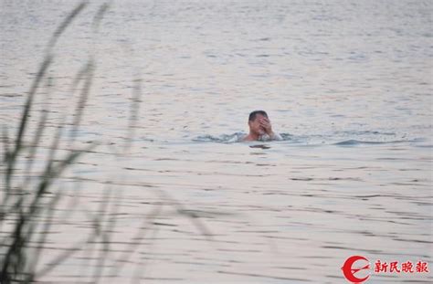 监拍：广东一幼童溺水挣扎不幸身亡 旁边两女子完全没察觉！_凤凰网视频_凤凰网