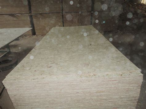定制货源建筑模板E0级欧松板12mm松木osb木板材刨花板酚醛胶密度-阿里巴巴
