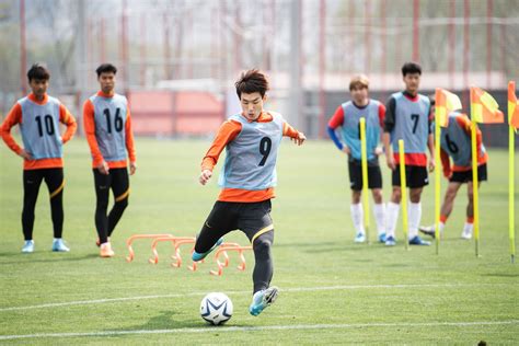 中国男足国家队4:0大胜吉尔吉斯斯坦队|热身赛|男足_凤凰资讯